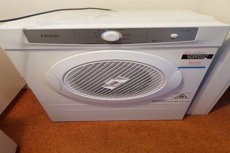 Photo of property in 2/112 Te Atatu Road, Te Atatu South, Auckland, 0610