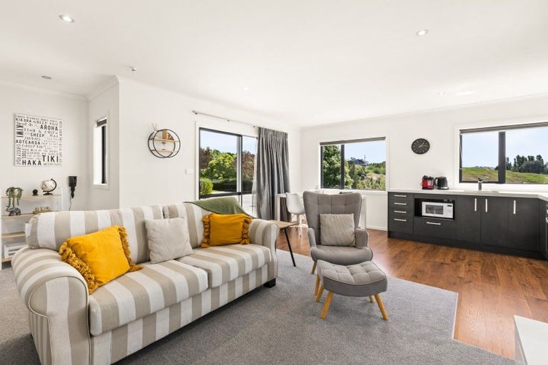 Photo of property in 32 Quarry Ridge, Poraiti, Napier, 4182