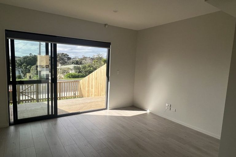 Photo of property in 2/39 Renata Crescent, Te Atatu Peninsula, Auckland, 0610