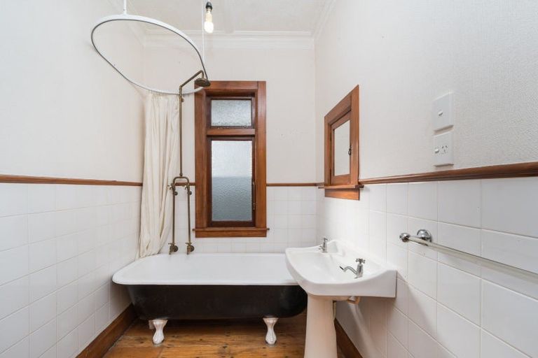 Photo of property in 161 Featherston Street, Takaro, Palmerston North, 4410