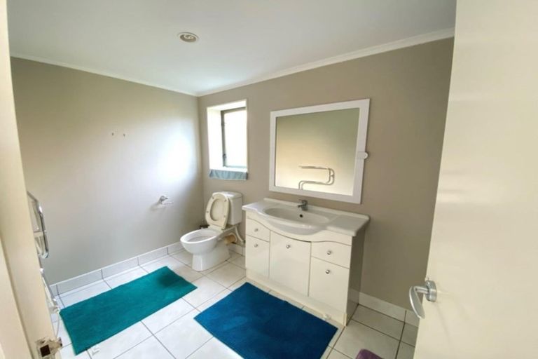 Photo of property in 3 Churchill Road, Murrays Bay, Auckland, 0630