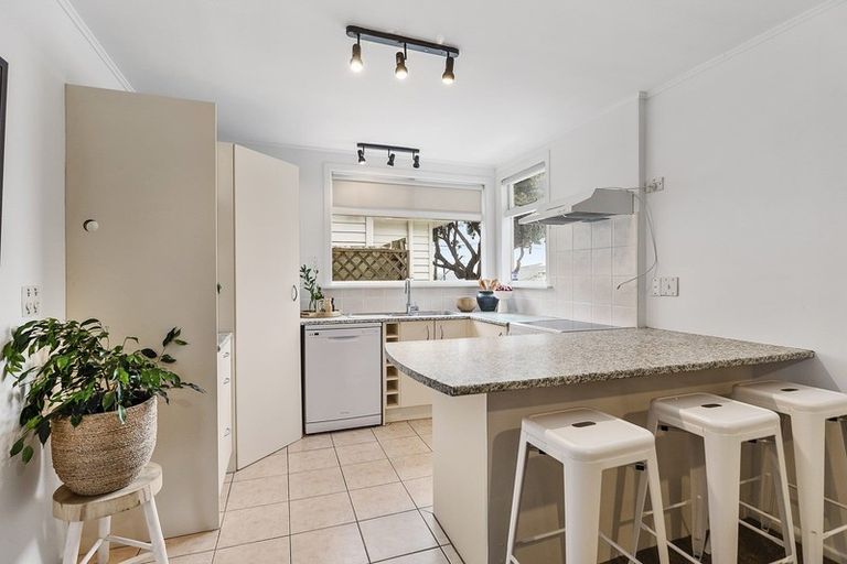 Photo of property in 22 Ferry Street, Seatoun, Wellington, 6022