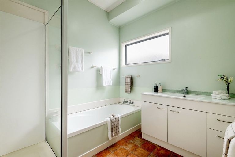 Photo of property in 10 Downer Street, Helensville, 0800