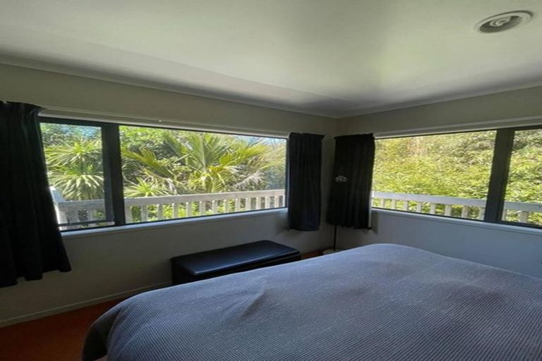 Photo of property in 19 Rayner Road, Piha, New Lynn, 0772