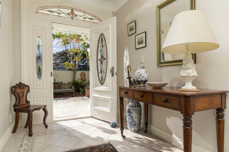 Photo of property in 43 Stanley Point Road, Stanley Point, Auckland, 0624