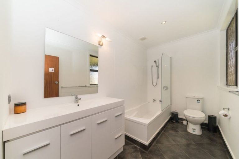 Photo of property in 6 Appleby Place, Awapuni, Palmerston North, 4412