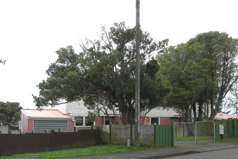 Photo of property in 13-15 Resolution Place, Marfell, New Plymouth, 4310
