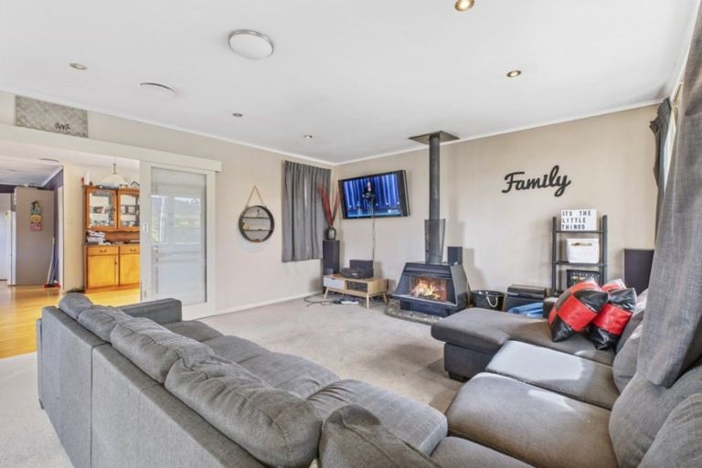 Photo of property in 1/69 Awaroa Road, Helensville, 0800