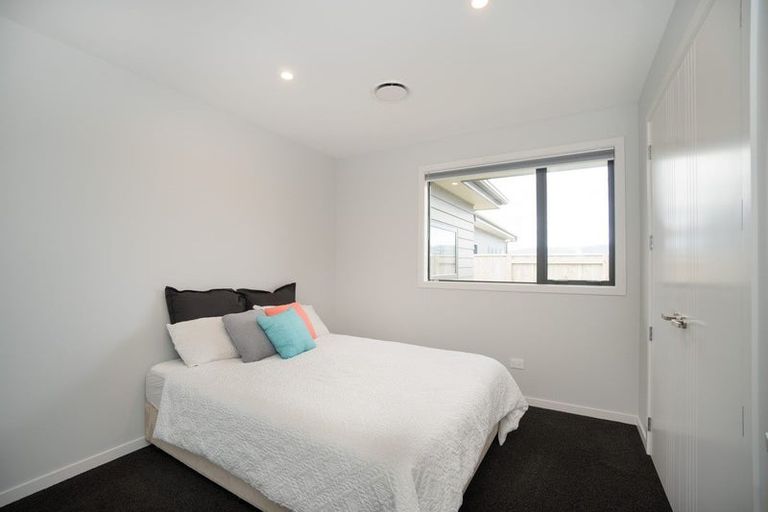 Photo of property in 76 Johnstone Drive, Fitzherbert, Palmerston North, 4410