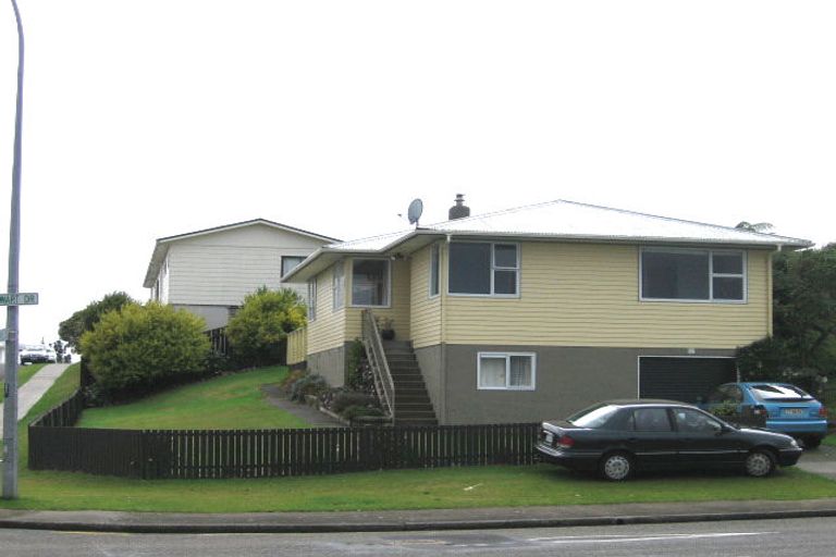 Photo of property in 62 Stewart Drive, Newlands, Wellington, 6037
