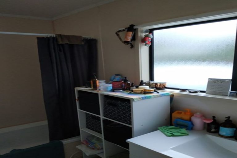 Photo of property in 1/12 Holiday Road, Stanmore Bay, Whangaparaoa, 0932