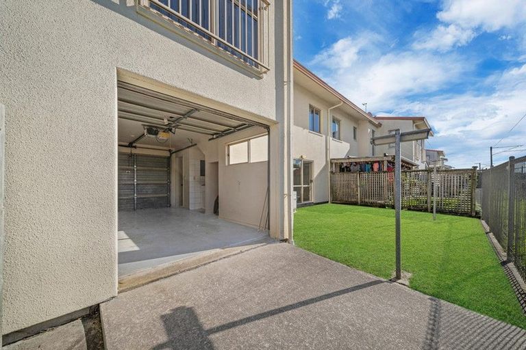 Photo of property in 11 Lockington Avenue, Henderson, Auckland, 0612