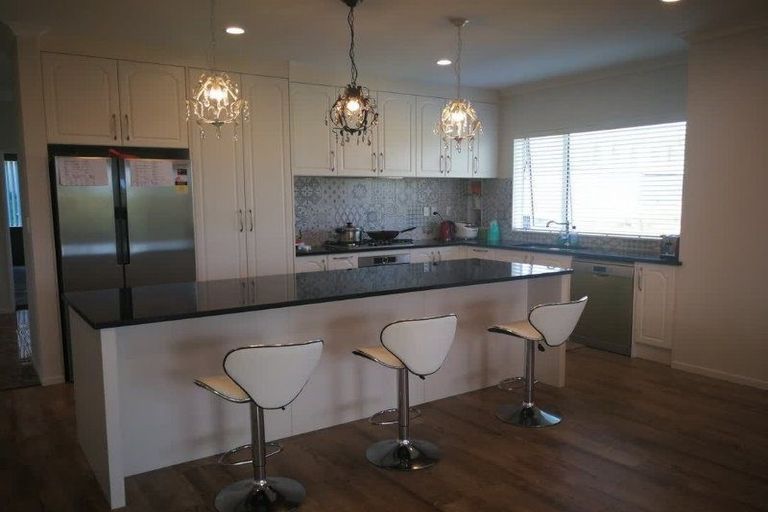 Photo of property in 21 Spyglass Street, Red Beach, 0932