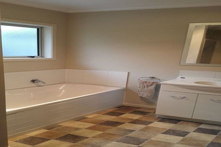 Photo of property in 24a Taylor Terrace, Tawa, Wellington, 5028