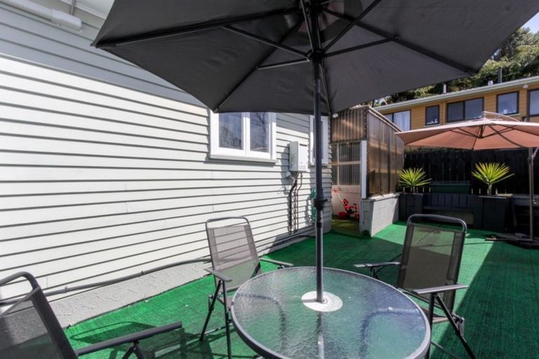 Photo of property in 16 Kenmore Street, Westown, New Plymouth, 4310