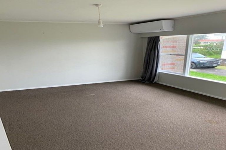 Photo of property in 2/14 Westwell Road, Belmont, Auckland, 0622