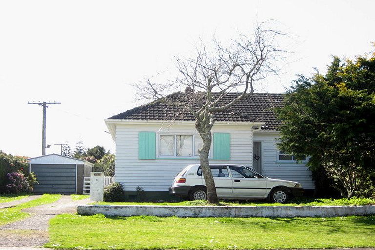 Photo of property in 5 Kaimata Street, Brooklands, New Plymouth, 4310