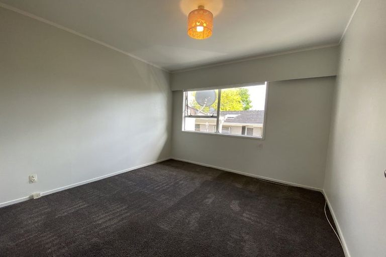 Photo of property in 24 Mirrabooka Avenue, Botany Downs, Auckland, 2010