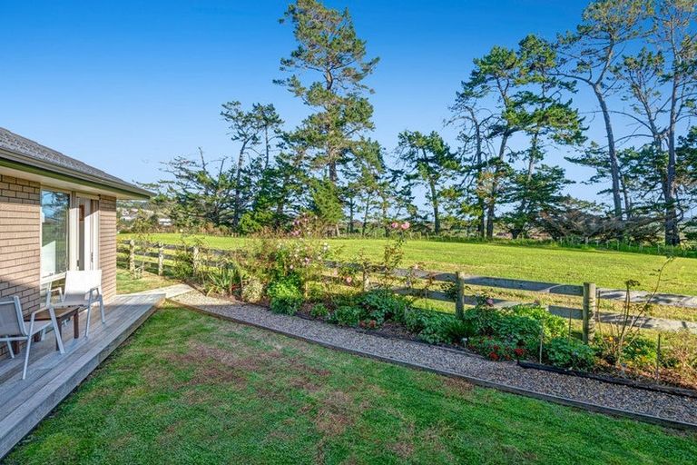 Photo of property in 30 Kawariki Road, Helensville, 0800