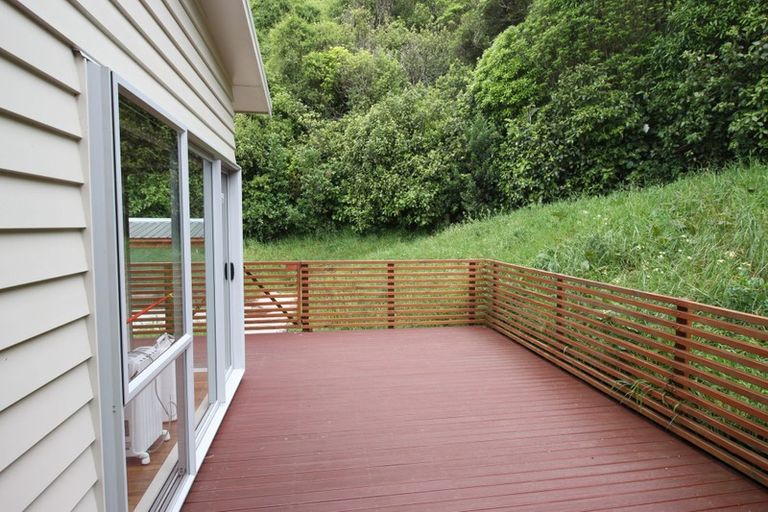 Photo of property in 37 Meadowcroft Grove, Johnsonville, Wellington, 6037