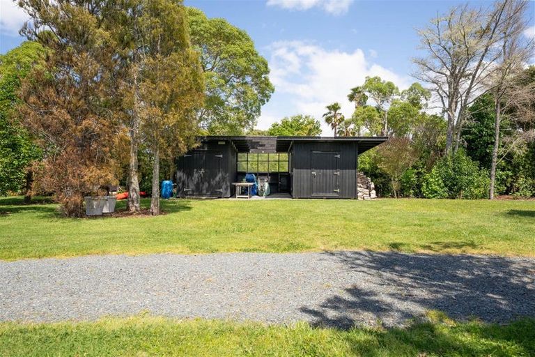 Photo of property in 42 Waimanu Place, Point Wells, 0986