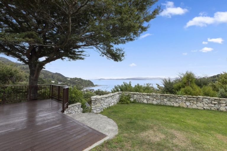Photo of property in 5 Whiorau Grove, Lowry Bay, Lower Hutt, 5013