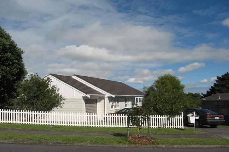 Photo of property in 4 Acland Place, Botany Downs, Auckland, 2010