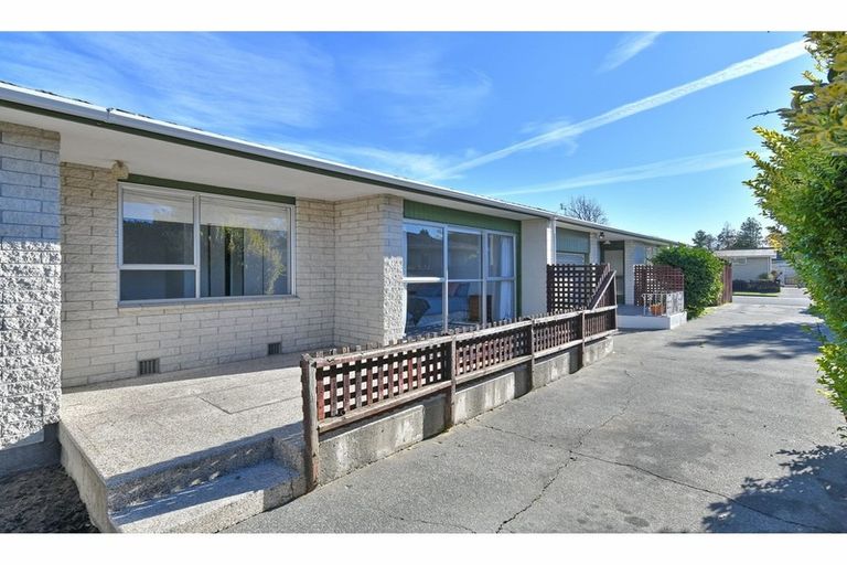 Photo of property in 2/36 Oldwood Street, Bishopdale, Christchurch, 8053