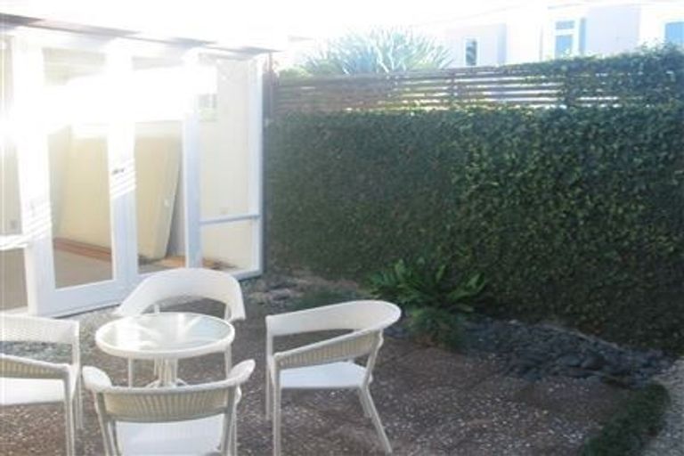 Photo of property in 3/252 Hurstmere Road, Takapuna, Auckland, 0622