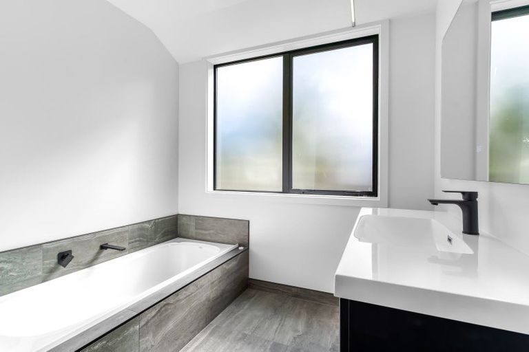 Photo of property in 33 Home Street, Winton, 9720