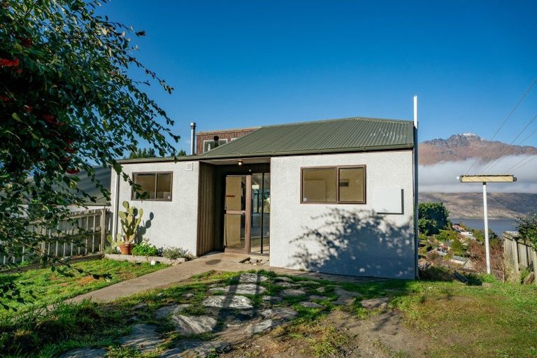 Photo of property in 6a Dart Place, Fernhill, Queenstown, 9300