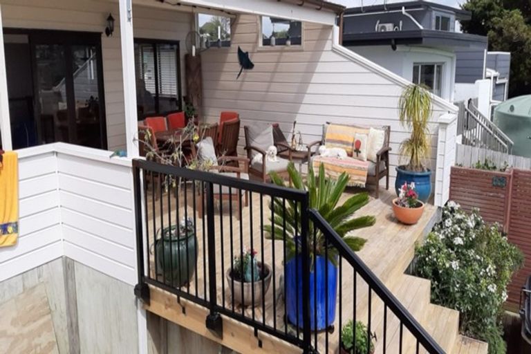 Photo of property in 21 Gledstane Road, Stanmore Bay, Whangaparaoa, 0932