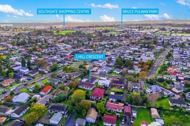 Photo of property in 1 Hill Crescent, Papakura, 2110