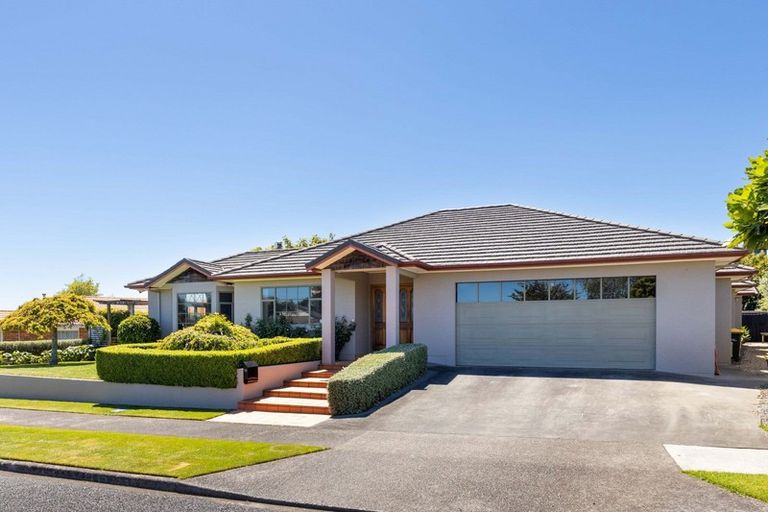 Photo of property in 11 Shelter Grove, Frankleigh Park, New Plymouth, 4310