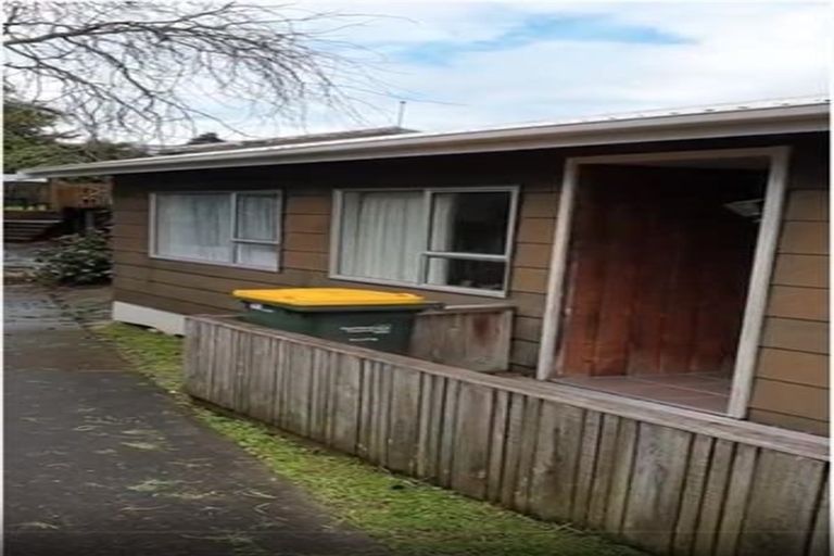 Photo of property in 2/4 Neptune Avenue, Beach Haven, Auckland, 0626