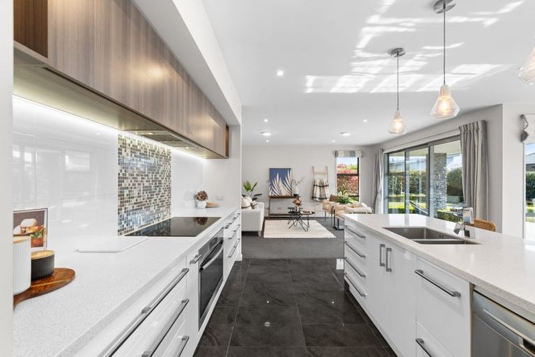 Photo of property in 14 Crown Close, Prebbleton, 7604