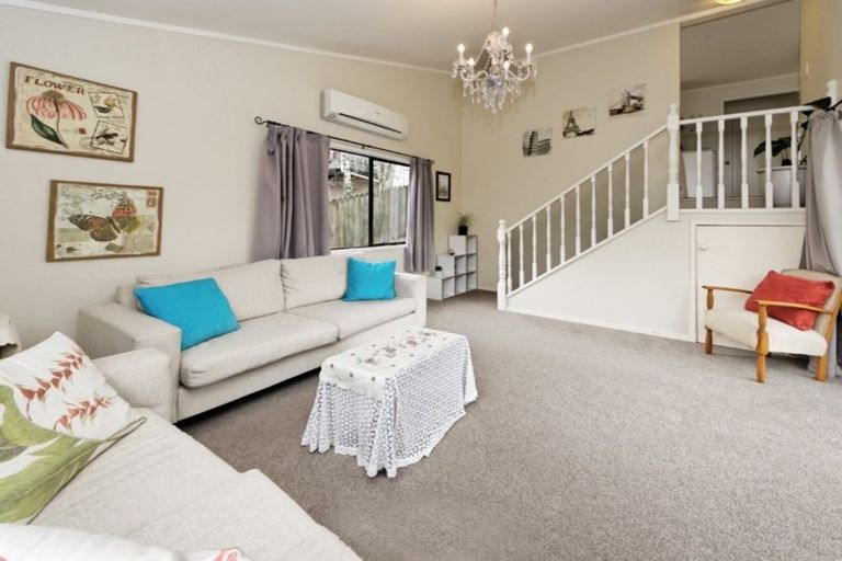 Photo of property in 6 Oakhaven Place, Ranui, Auckland, 0612