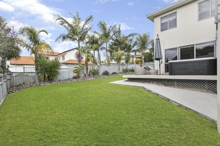 Photo of property in 62 Lagoon Way, West Harbour, Auckland, 0618