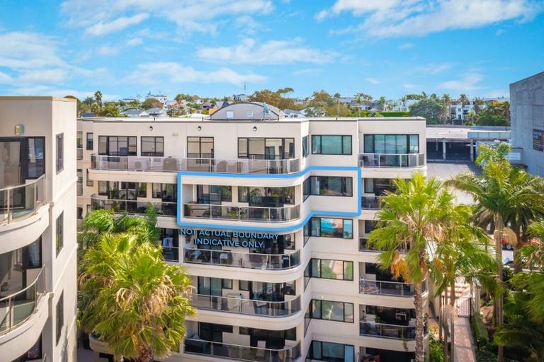 Photo of property in 4b/171 Hurstmere Road, Takapuna, Auckland, 0622
