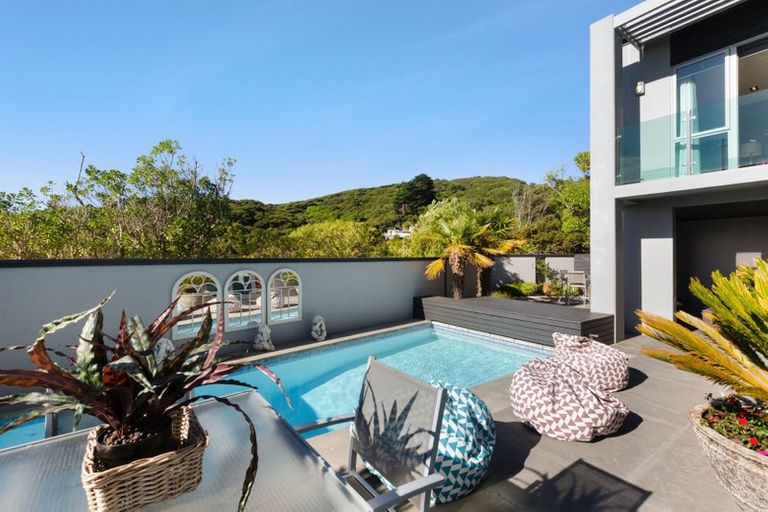 Photo of property in 32 Roys Road, Plimmerton, Porirua, 5026