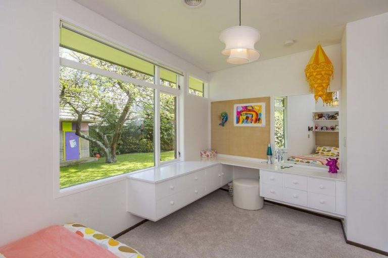 Photo of property in 27 Cheviot Road, Lowry Bay, Lower Hutt, 5013