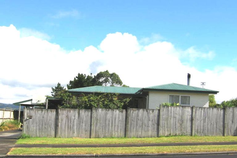 Photo of property in 14 Denver Avenue, Sunnyvale, Auckland, 0612