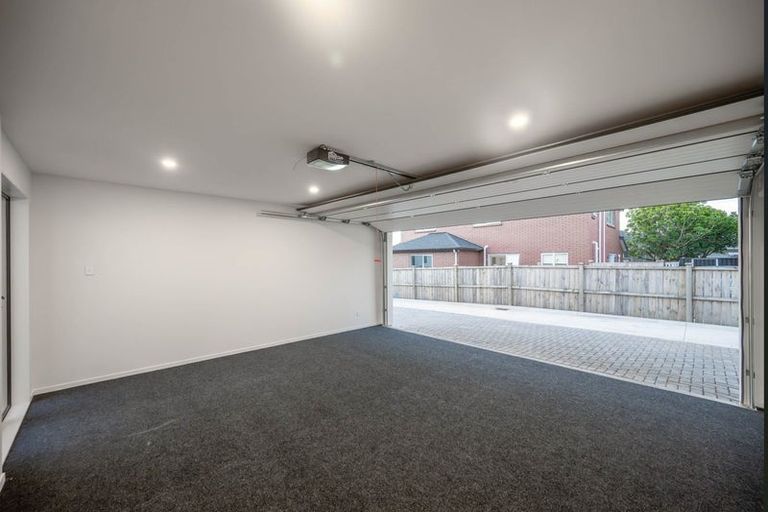 Photo of property in 3b Dawnhaven Drive, Te Atatu Peninsula, Auckland, 0610