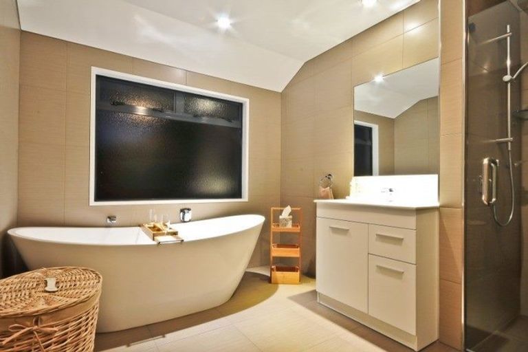 Photo of property in 8 Castlewold Place, Huntington, Hamilton, 3210