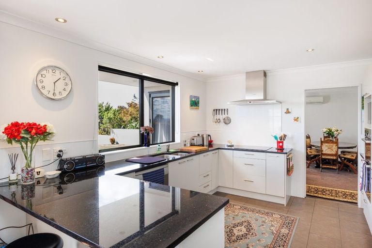 Photo of property in 27 Ruapehu Drive, Fitzherbert, Palmerston North, 4410