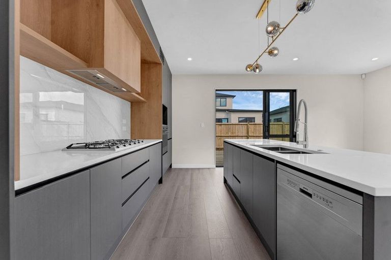 Photo of property in 31 Kaitiaki Drive, Clarks Beach, 2122