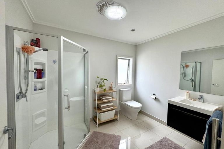 Photo of property in 15 Tuatini Place, Long Bay, Auckland, 0630