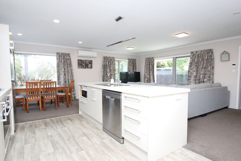 Photo of property in 238 Wainoni Road, Avondale, Christchurch, 8061