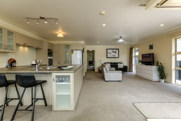 Photo of property in 12 Ropiha Street, Fitzroy, New Plymouth, 4312