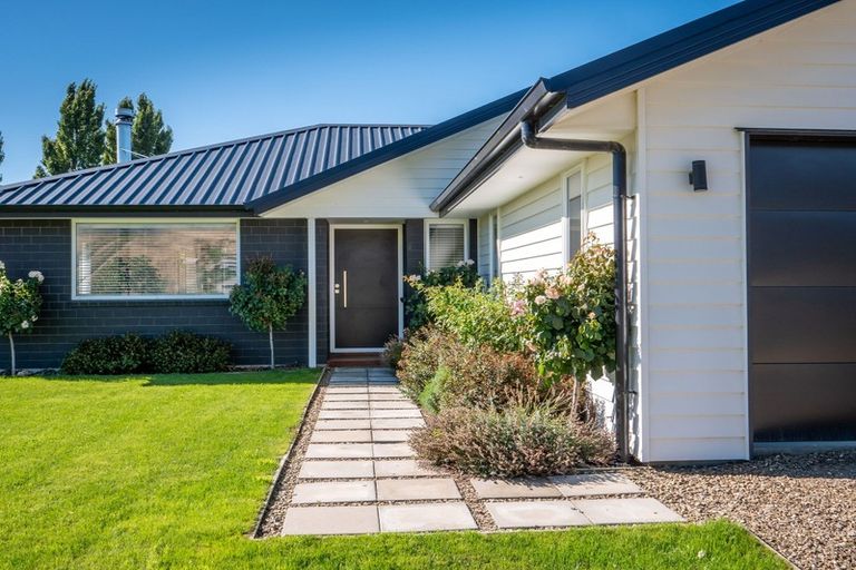 Photo of property in 46 Stratford Drive, Mount Pisa, Cromwell, 9383